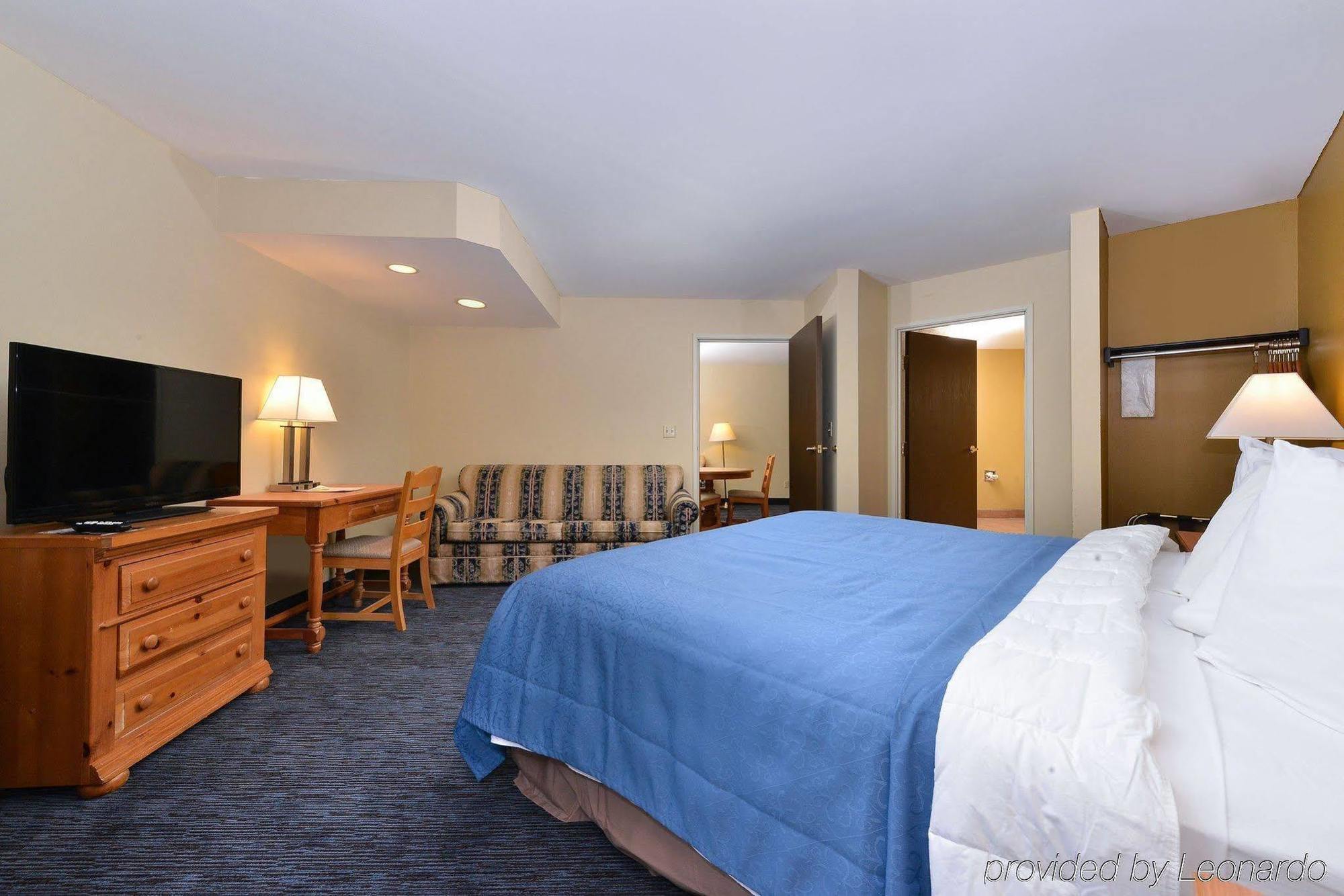Quality Inn & Suites Shawano Exterior photo