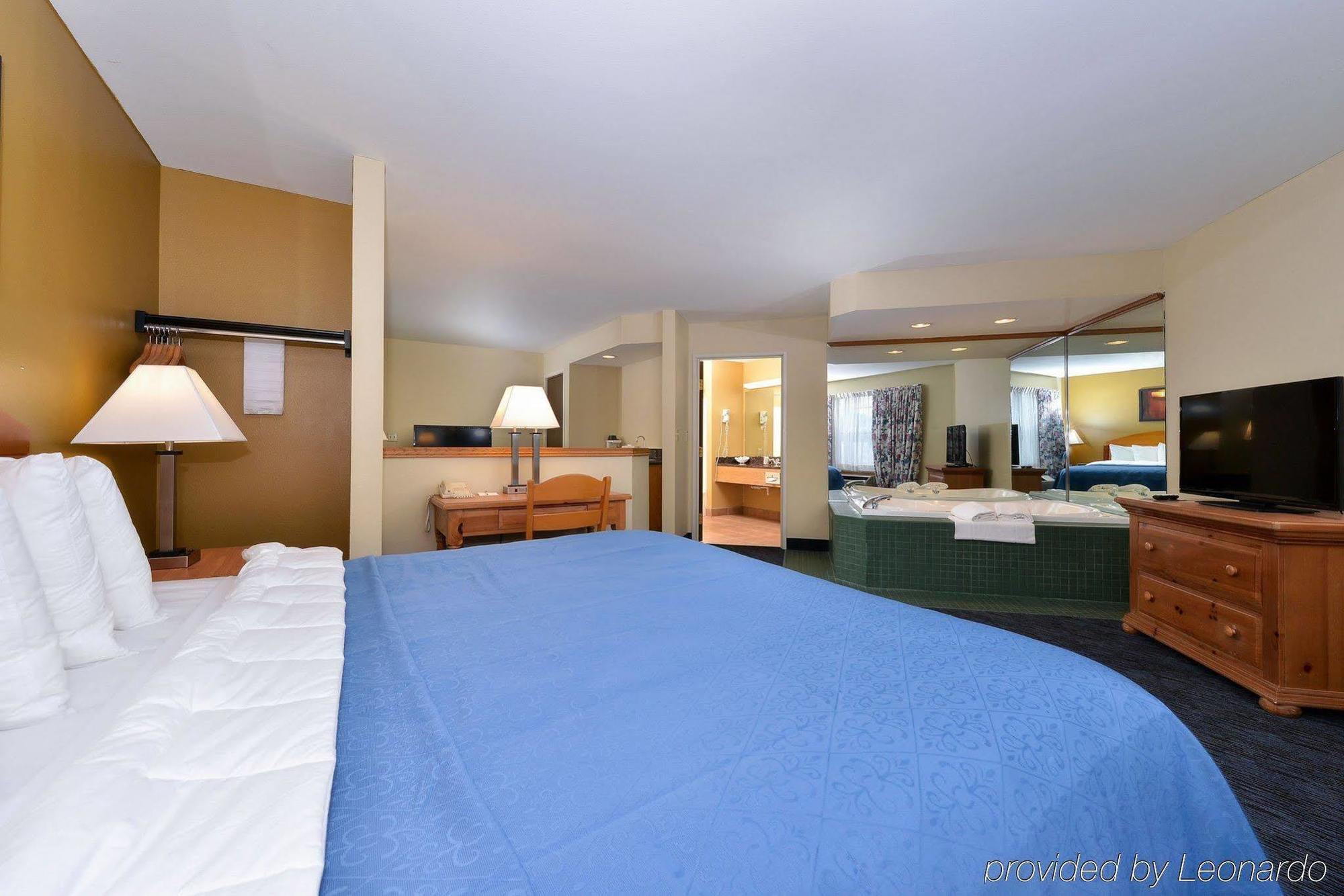 Quality Inn & Suites Shawano Exterior photo